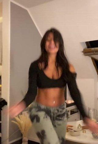 4. Sensual Sabrine Khan Shows Cleavage in Black Crop Top while doing Belly Dance and Bouncing Tits