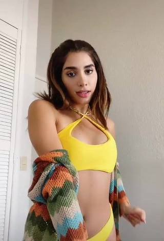 4. Cute Sam Espinosa Osuna Shows Cleavage in Yellow Bikini