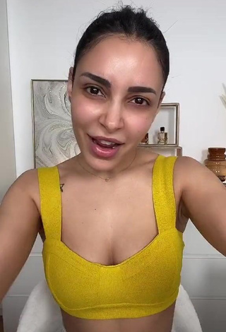 1. Sexy Sananas Shows Cleavage in Crop Top