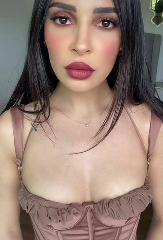 Sexy Sananas Shows Cleavage