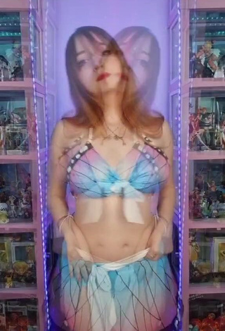 1. Hot San Chan Claudia Shows Cleavage in Bra