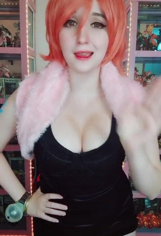 Fine San Chan Claudia Shows Cleavage