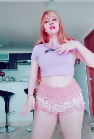 Hot San Chan Claudia in Peach Shorts while Twerking