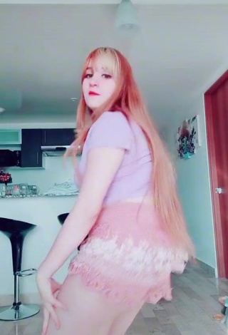 4. Hot San Chan Claudia in Peach Shorts while Twerking