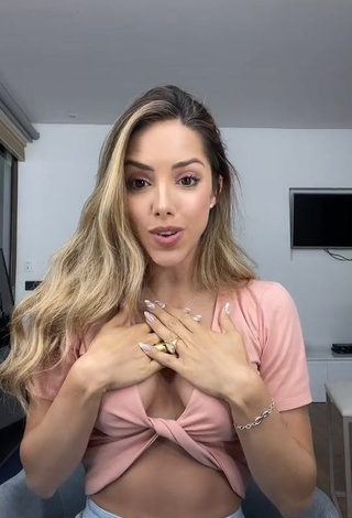 Elegant Silvana Araujo Shows Cleavage in Beige Crop Top