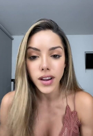 3. Sexy Silvana Araujo Shows Cleavage in Beige Bra