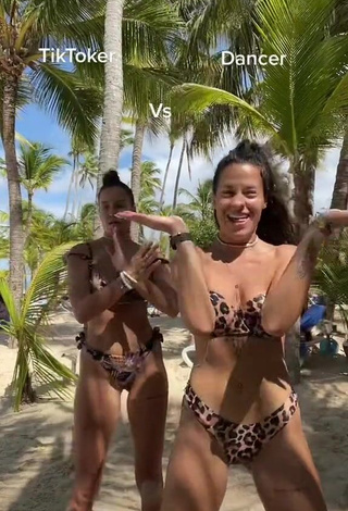 Sexy Suzie & Reni in Bikini