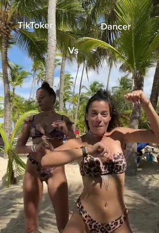 3. Sexy Suzie & Reni in Bikini