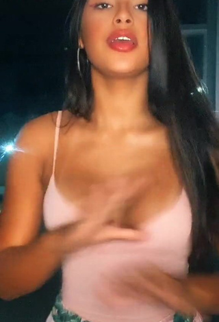 1. Hot Thaina Amorim Shows Cleavage in Pink Top and Bouncing Boobs