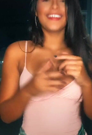 4. Hot Thaina Amorim Shows Cleavage in Pink Top and Bouncing Boobs