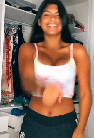 4. Really Cute Thaina Amorim Shows Cleavage in Crop Top and Bouncing Boobs