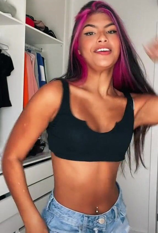 Fine Thaina Amorim Shows Cleavage in Sweet Black Crop Top and Bouncing Tits