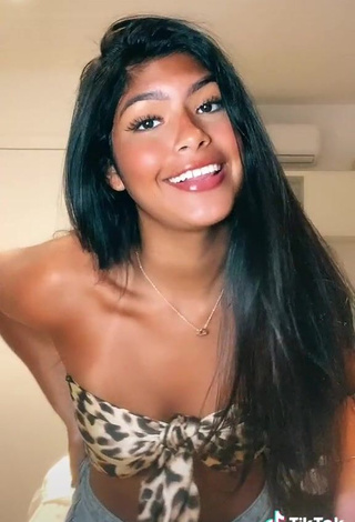 4. Desirable Thaina Amorim in Leopard Tube Top and Bouncing Boobs