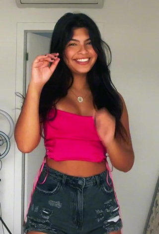 1. Cute Thaina Amorim Shows Cleavage in Pink Crop Top