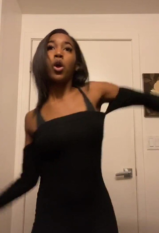 4. Sexy Tee Tee Shows Cleavage in Black Bodysuit