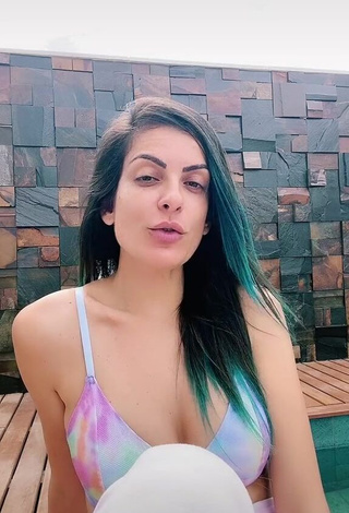 1. Hot Uma Dani Shows Cleavage