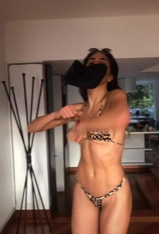 1. Sexy Valerie Domínguez in Leopard Bikini