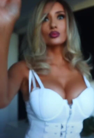 4. Wonderful Valery Coxx Shows Cleavage