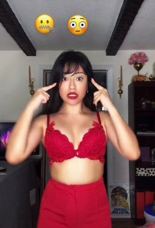 4. Fine Violeta Shows Cleavage in Sweet Red Bra