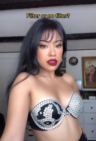 1. Sexy Violeta Shows Cleavage in Bra