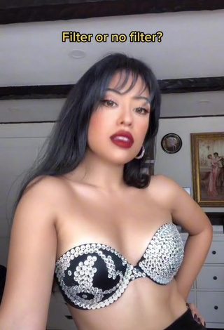 Sexy Violeta Shows Cleavage in Bra