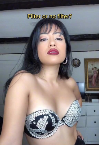 3. Sexy Violeta Shows Cleavage in Bra