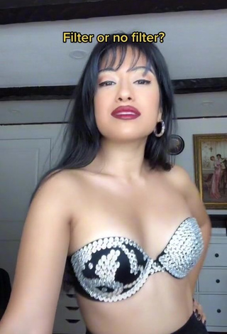 4. Sexy Violeta Shows Cleavage in Bra