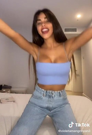 3. Erotic Violeta Mangriñán Shows Cleavage in Blue Crop Top