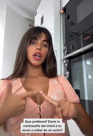 4. Sexy Violeta Mangriñán Shows Cleavage in Pink Crop Top