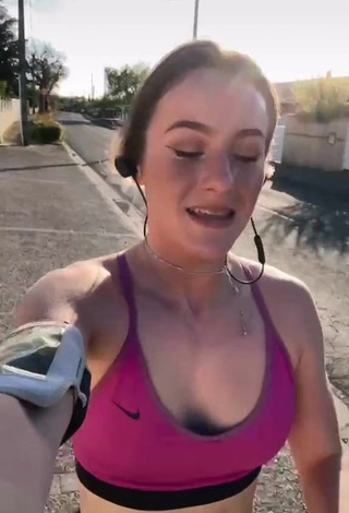 3. Hot alixxbvl Shows Cleavage in Pink Sport Bra in a Street