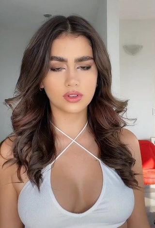 1. Sexy Anahí Shows Cleavage in White Crop Top