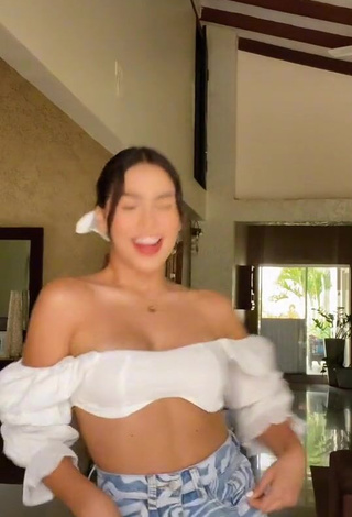 1. Sweet Anahí Shows Cleavage in Cute White Crop Top