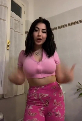 1. Hot Anna Pepe in Pink Crop Top