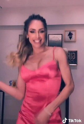 4. Sweet Késia Muniz de Oliveira Shows Cleavage in Cute Pink Dress