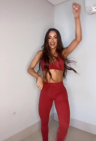 4. Hot Késia Muniz de Oliveira in Red Leggings