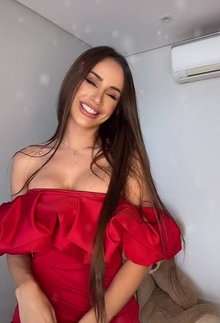 1. Desirable Késia Muniz de Oliveira Shows Cleavage in Red Dress