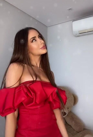 4. Desirable Késia Muniz de Oliveira Shows Cleavage in Red Dress