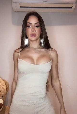 Sexy Késia Muniz de Oliveira Shows Cleavage in Grey Overall