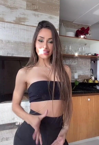 Beautiful Késia Muniz de Oliveira Shows Cleavage in Sexy Black Tube Top