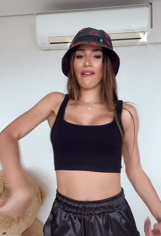 1. Sweetie Késia Muniz de Oliveira Shows Cleavage in Black Crop Top and Bouncing Tits