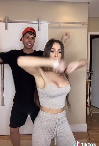 Fine Késia Muniz de Oliveira Shows Cleavage in Sweet Grey Crop Top while Twerking and Bouncing Big Boobs