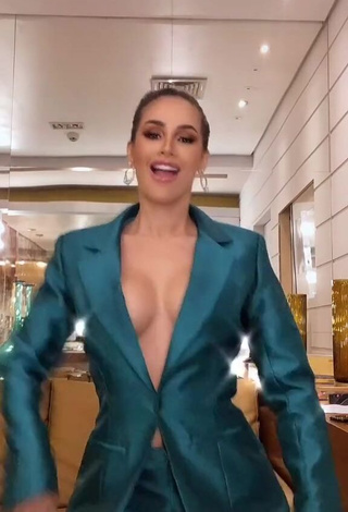 Késia Muniz de Oliveira is Showing Wonderful Cleavage