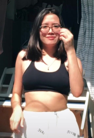 4. Desirable Beatriz Sayuri in Black Crop Top