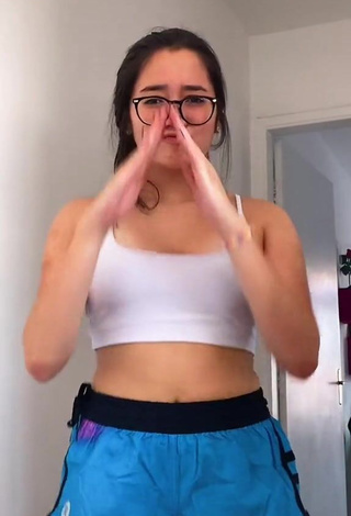 3. Hot Beatriz Sayuri in White Sport Bra and Bouncing Tits