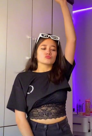 4. Hot Beatriz Sayuri in Black Crop Top and Bouncing Boobs