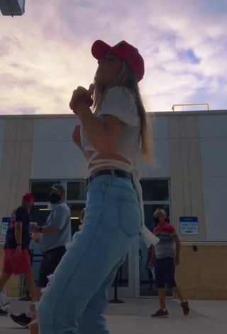 Hottie Faith Alexis in White Crop Top