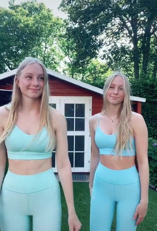 Hot Finja & Svea in Blue Leggings