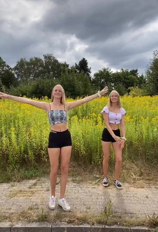 Hottie Finja & Svea in Crop Top