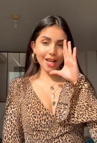 1. Hot Geyli Vargas Shows Cleavage in Leopard Dress