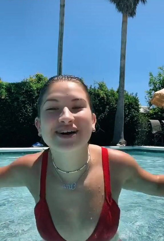 Hot Hannah Rylee Shows Nipples at the Pool